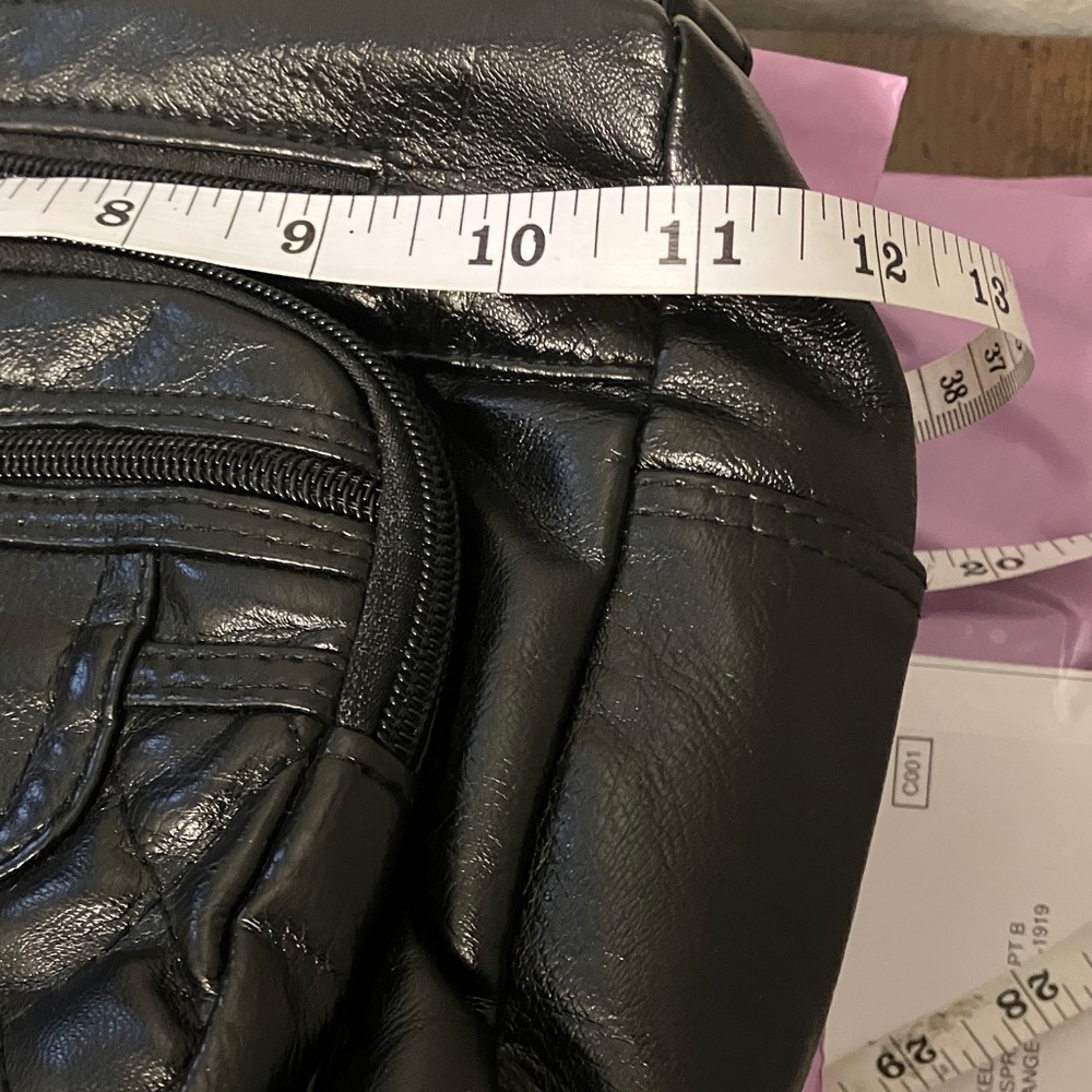 Elegant Black Crossbody Bag - Picture 10 of 12